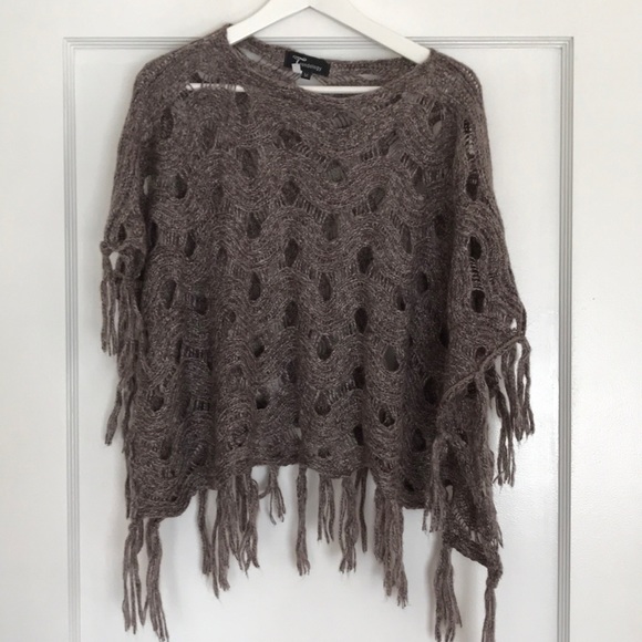 Pretty knit poncho - versatile in all seasons! - Picture 2 of 6